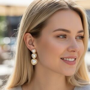 841. Pearl heart drop post earrings